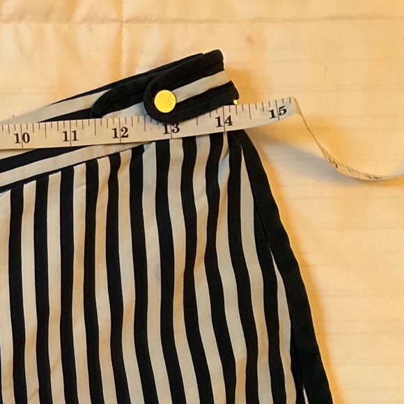 Diane Von Furstenberg DVF 100% silk chiffon shorts navy blue and white stripe - Picture 4 of 7